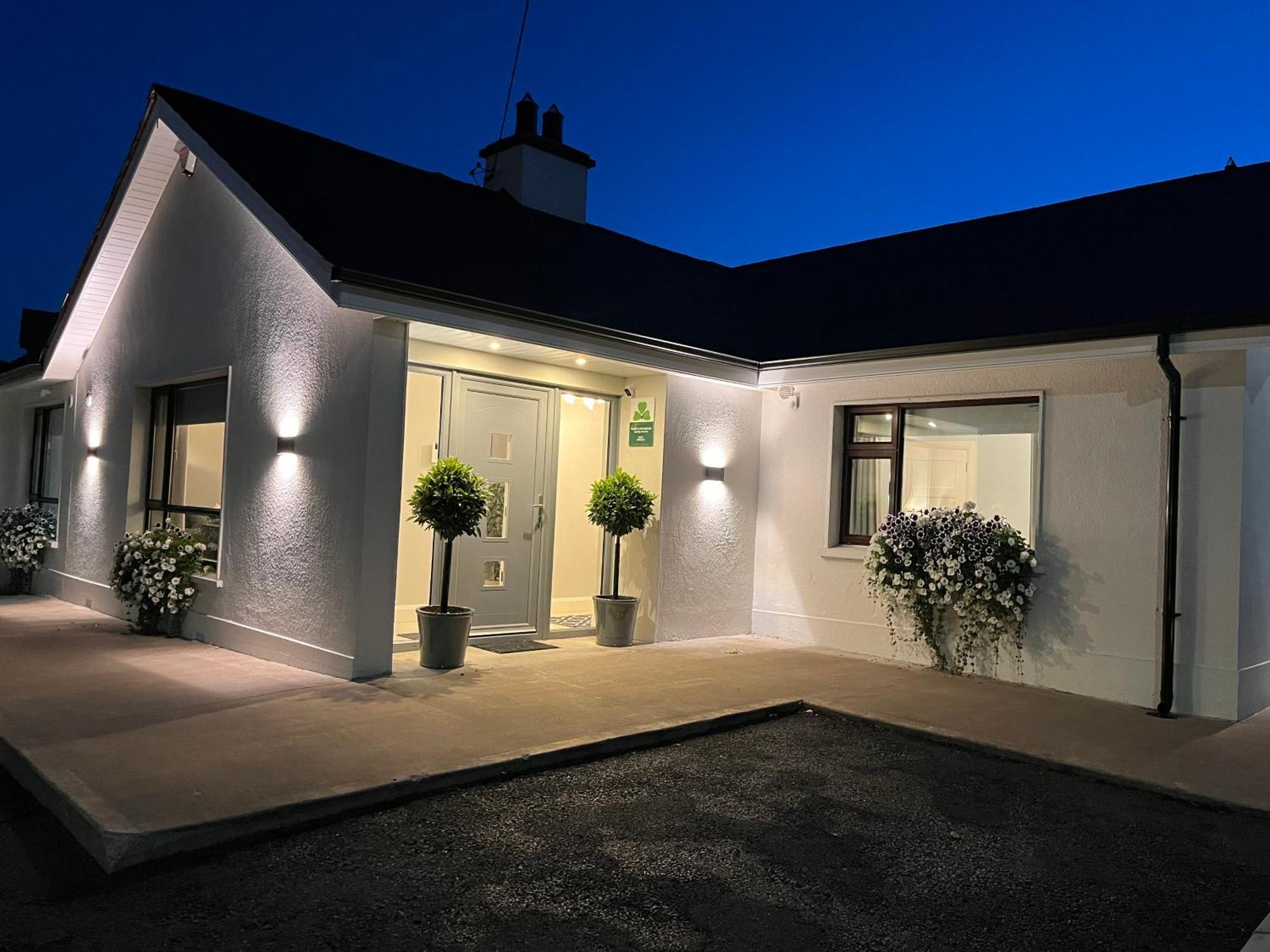 The Hillcrest, Luxury Accommodation In Castleblayney Town Extérieur photo
